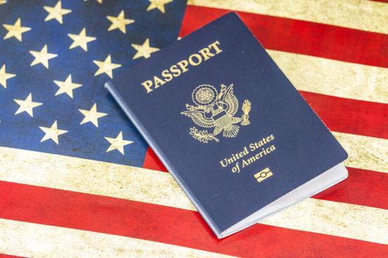 [新聞] 美媒：中國移民申請入籍美國人數低於預期
