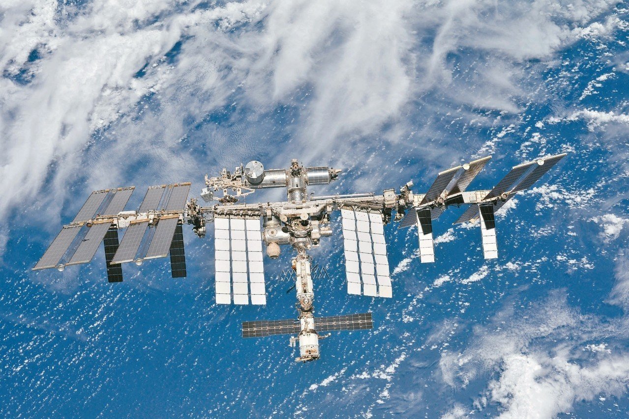 [新聞] NASA推太空旅遊 30天收18.2億 明年初首發